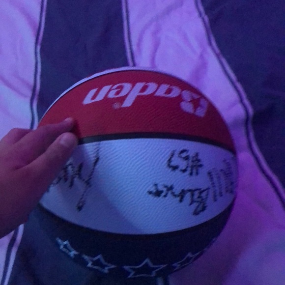 Harlem globe trotters signed basketball - Picture 2 of 2